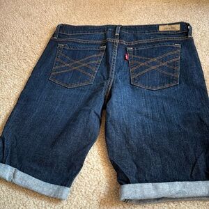 LEVI’S - Bermuda Shorts 🩳 - Size 6